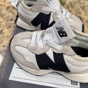 New Balance 327 Kids' white and navy Sneakers